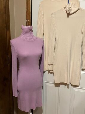 Figure flattering, SOFT Sweater Dress in off White. XS true to size. Vintage VS